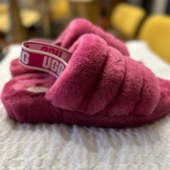 UGG Fluff Yeah - Picture 1 of 3